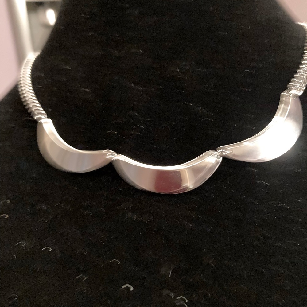 Vintage Hobe’ choker mirror finish. EUC